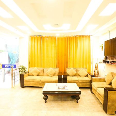 Hotel Aashiyana New Delhi Bagian luar foto