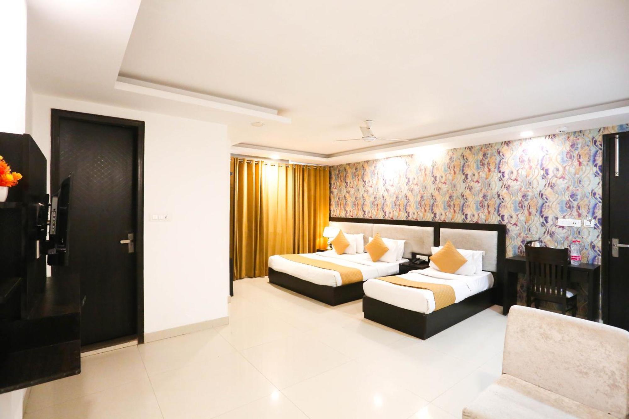 Hotel Aashiyana New Delhi Bagian luar foto