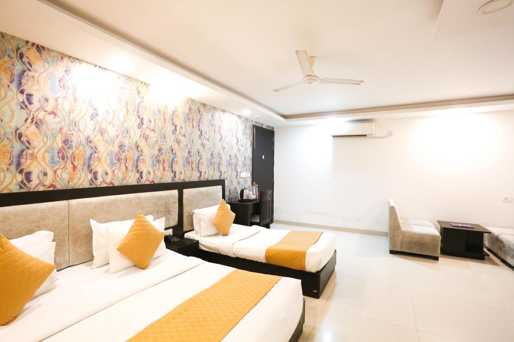 Hotel Aashiyana New Delhi Bagian luar foto