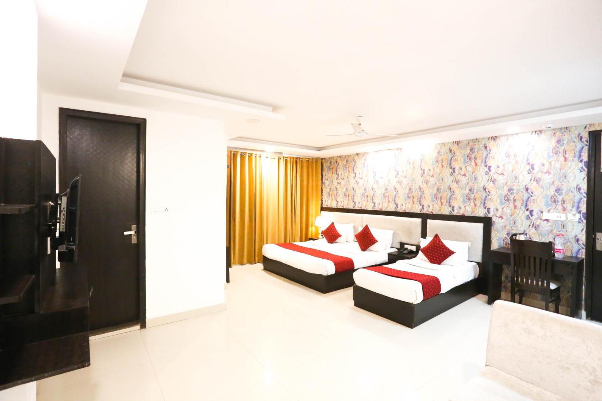 Hotel Aashiyana New Delhi Bagian luar foto