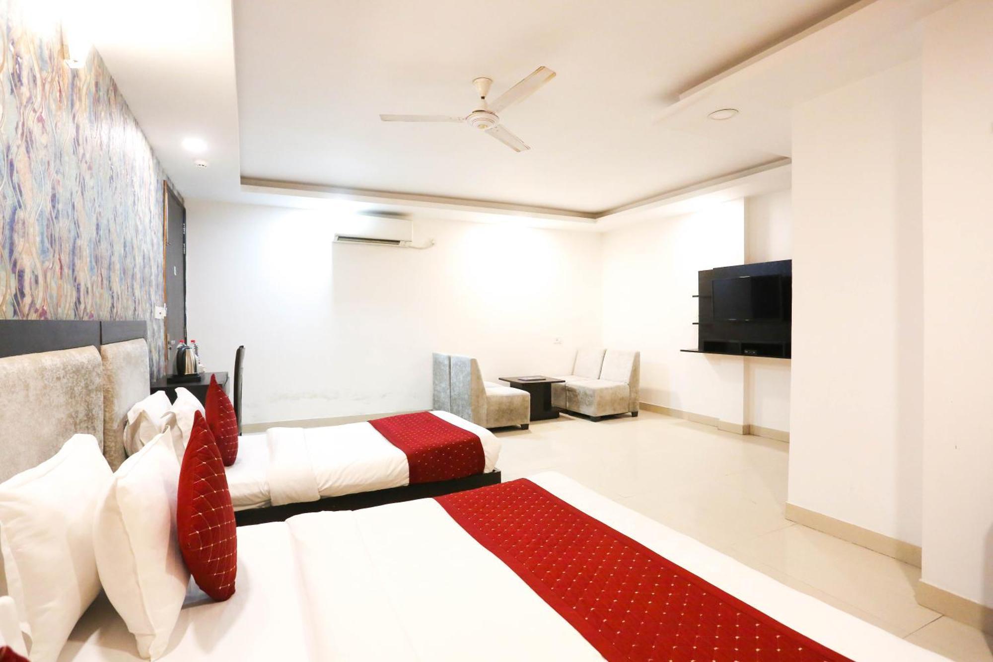 Hotel Aashiyana New Delhi Bagian luar foto