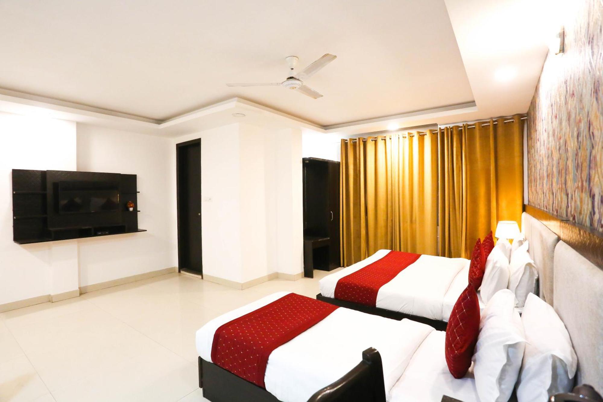 Hotel Aashiyana New Delhi Bagian luar foto
