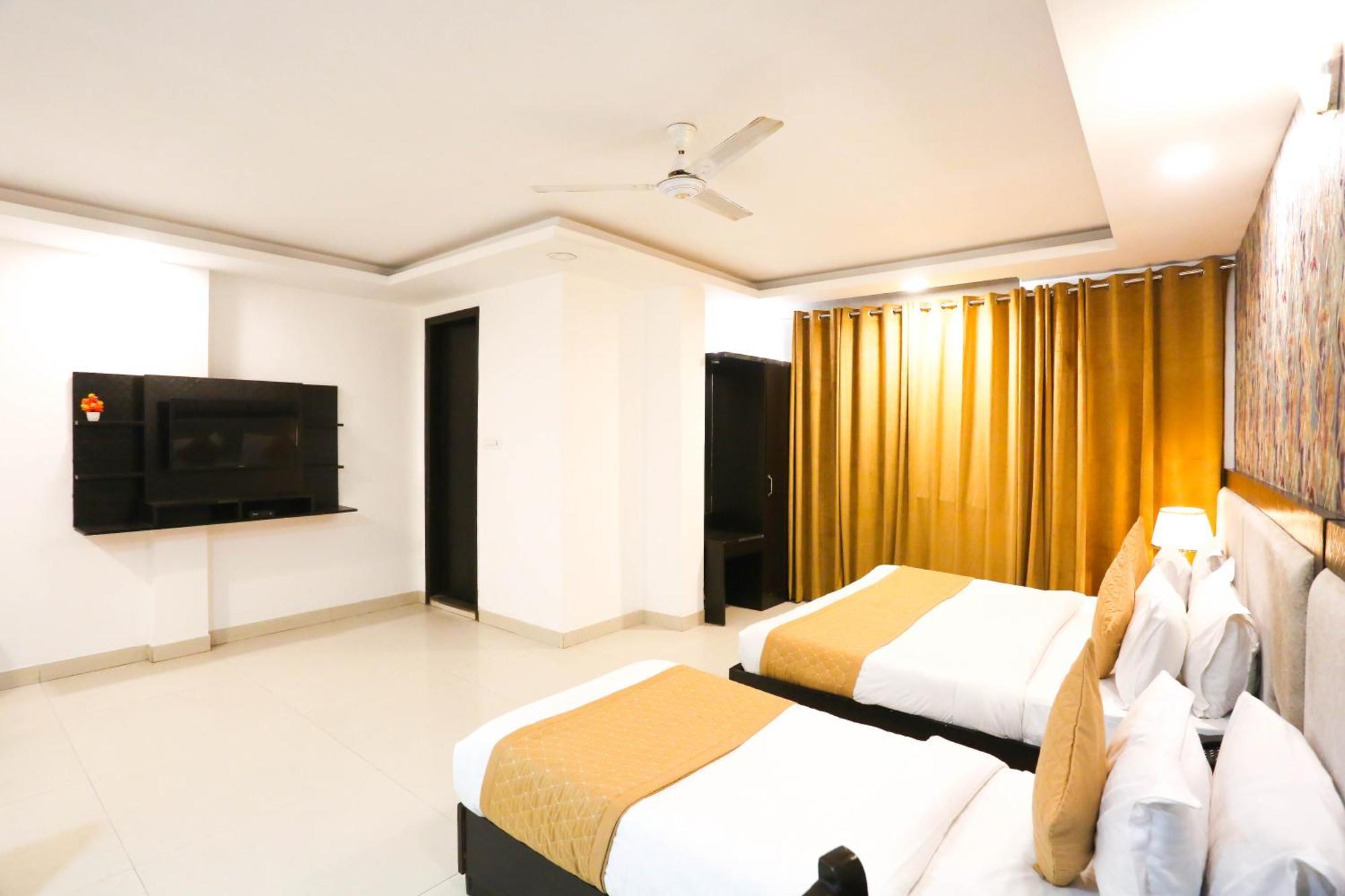 Hotel Aashiyana New Delhi Bagian luar foto