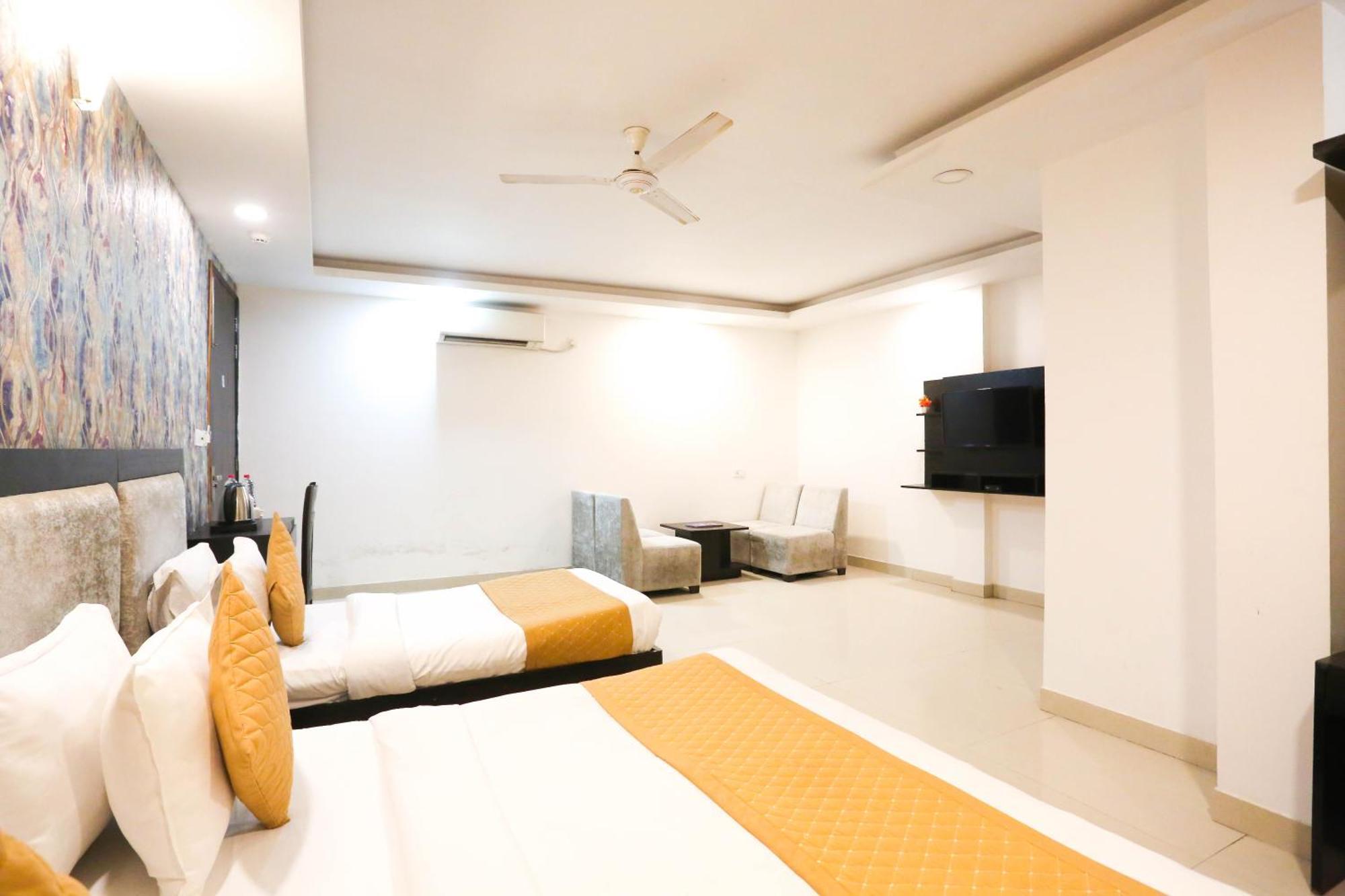 Hotel Aashiyana New Delhi Bagian luar foto