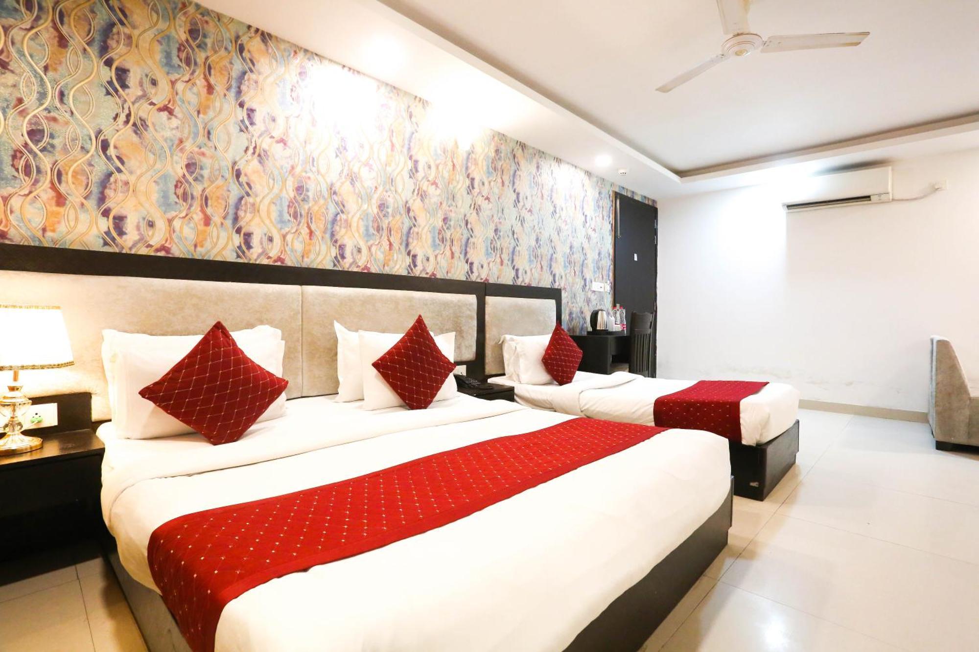 Hotel Aashiyana New Delhi Bagian luar foto