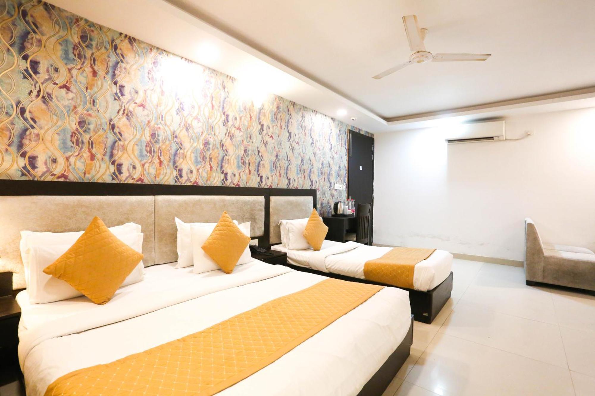 Hotel Aashiyana New Delhi Bagian luar foto