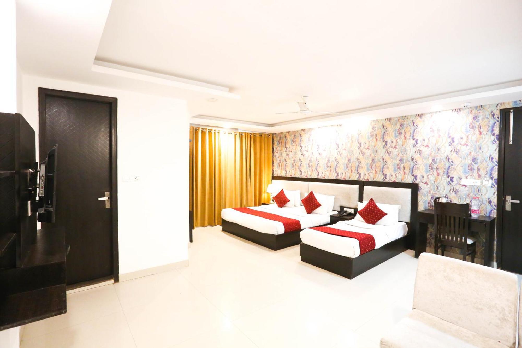 Hotel Aashiyana New Delhi Bagian luar foto