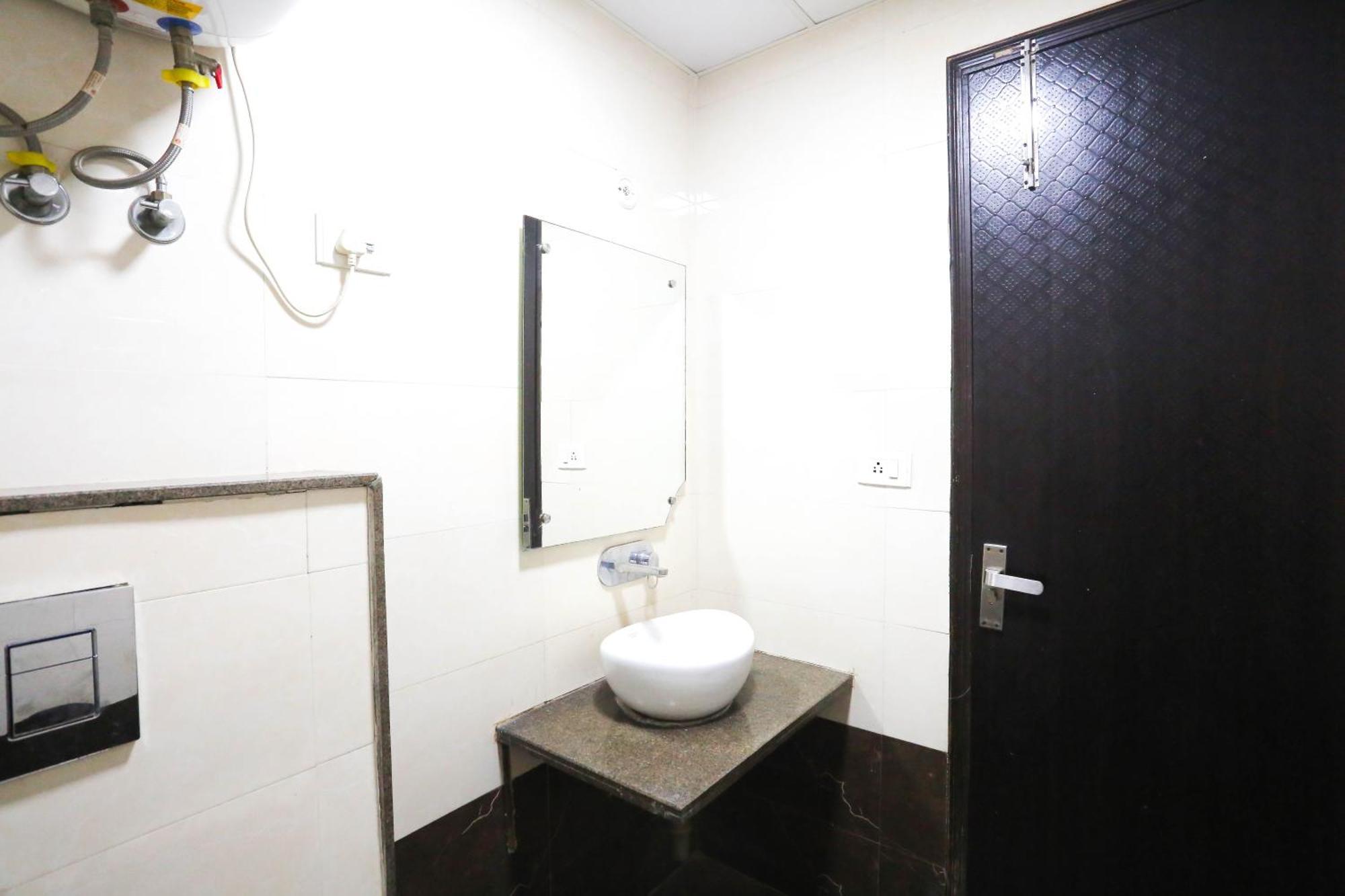 Hotel Aashiyana New Delhi Bagian luar foto