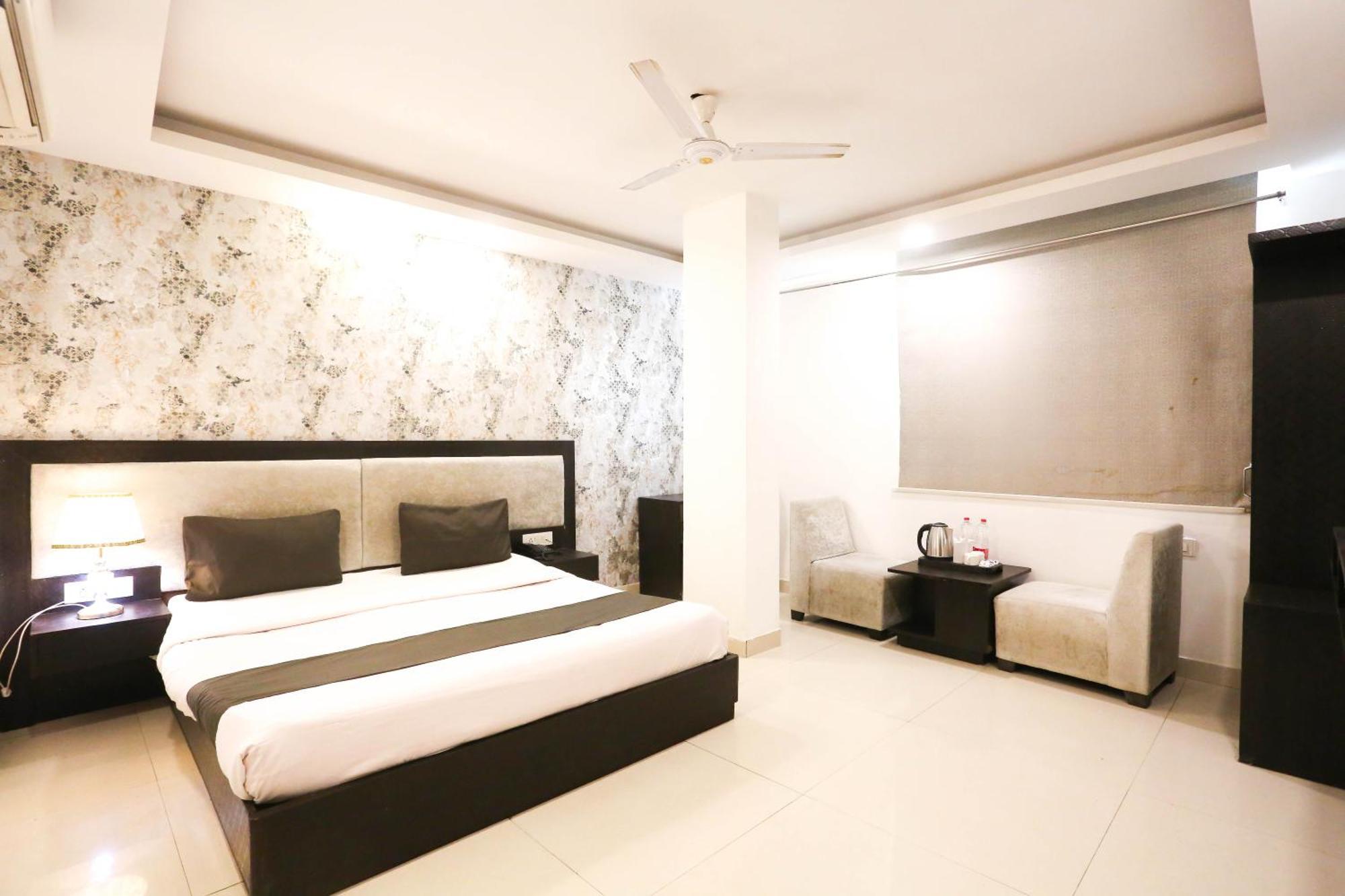 Hotel Aashiyana New Delhi Bagian luar foto