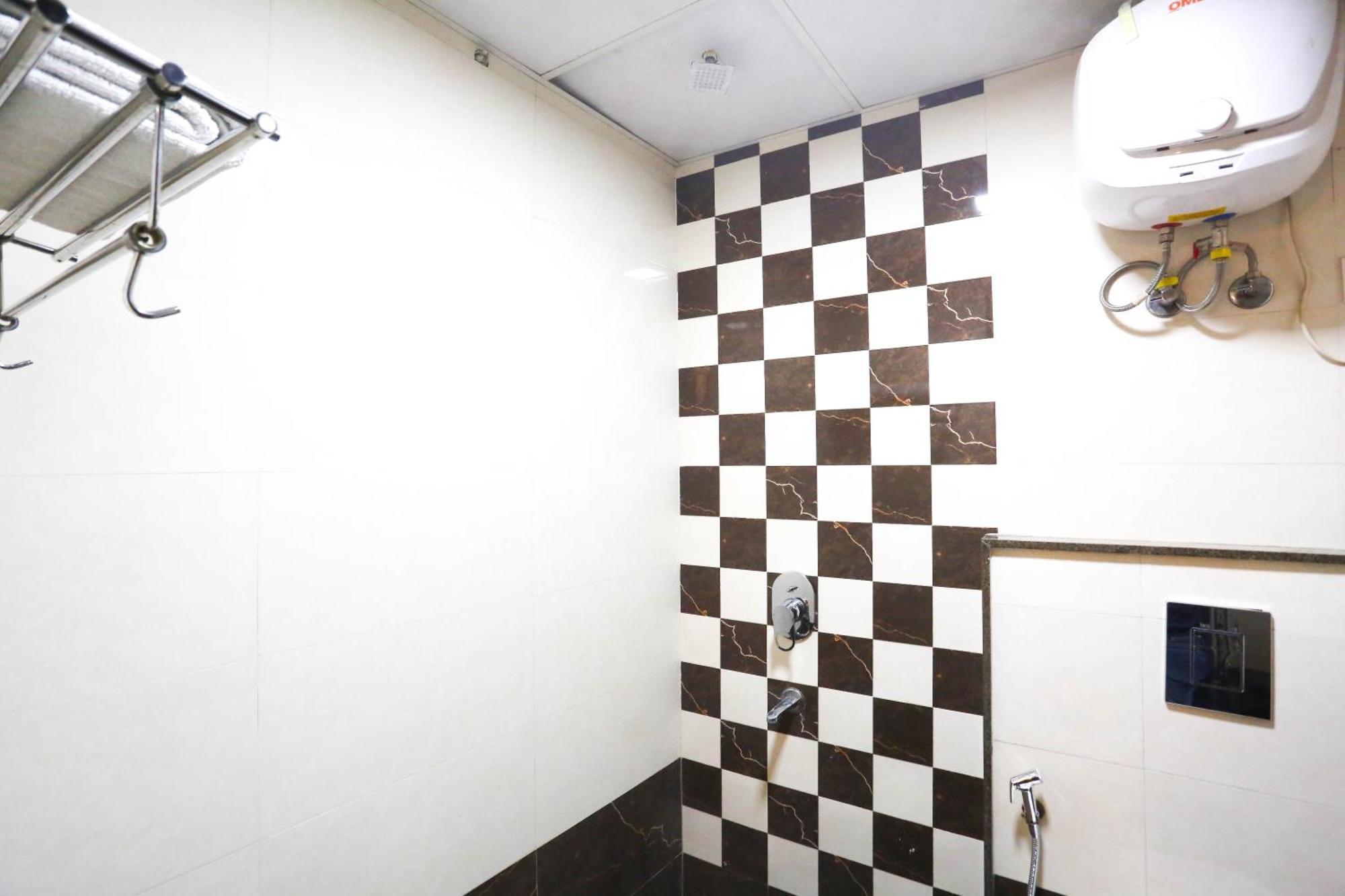 Hotel Aashiyana New Delhi Bagian luar foto