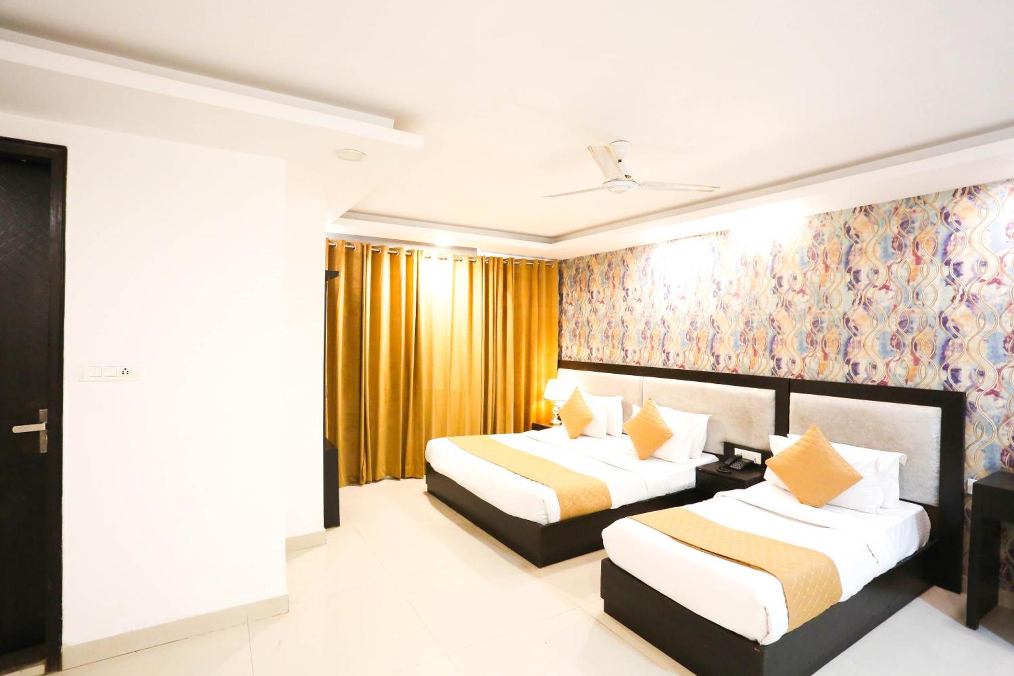 Hotel Aashiyana New Delhi Bagian luar foto