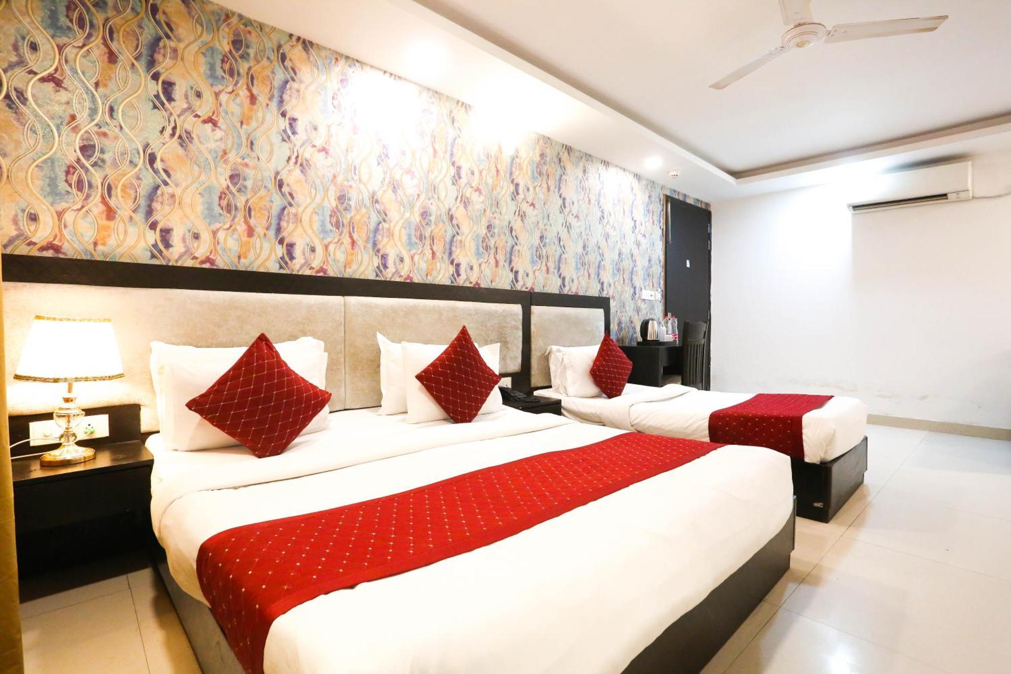 Hotel Aashiyana New Delhi Bagian luar foto