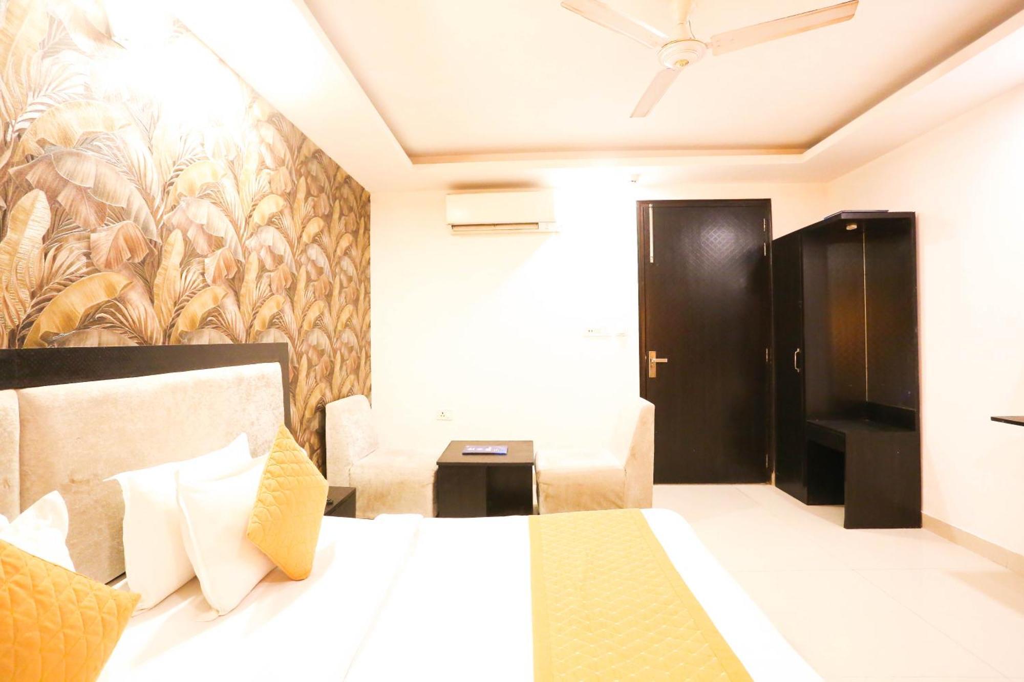 Hotel Aashiyana New Delhi Bagian luar foto