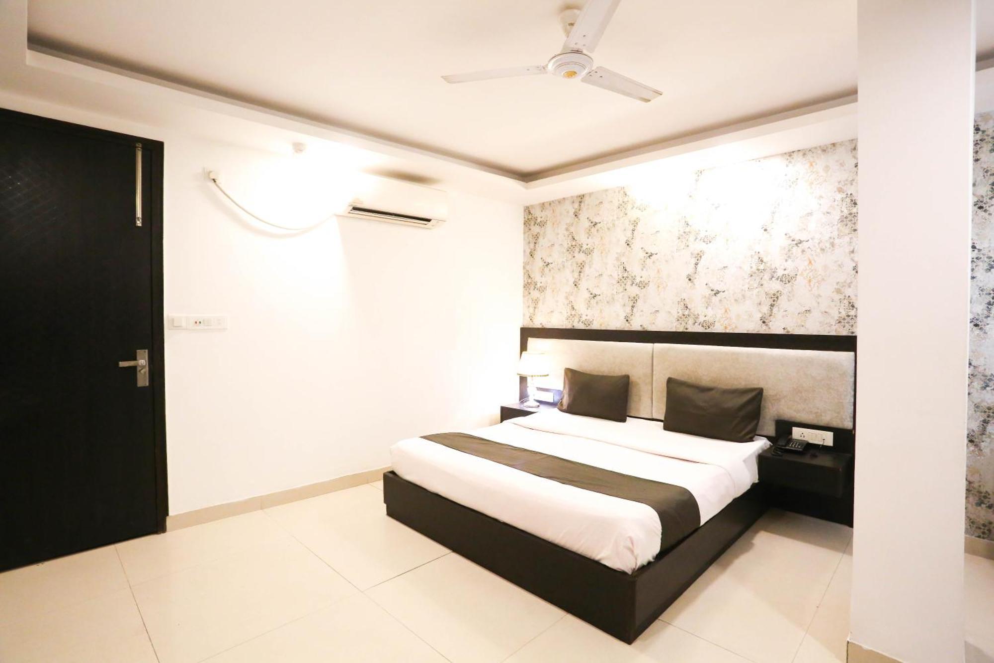 Hotel Aashiyana New Delhi Bagian luar foto