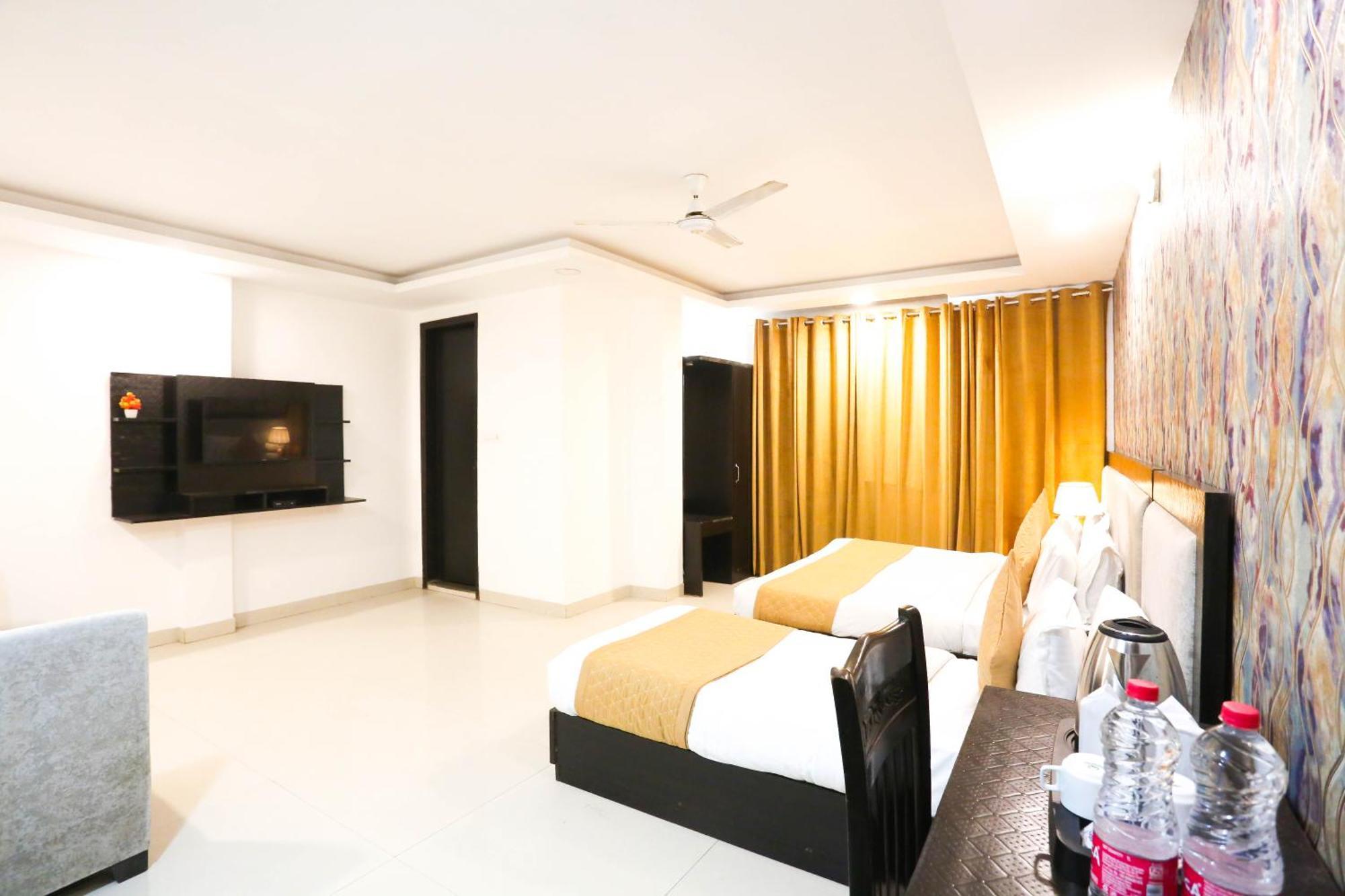 Hotel Aashiyana New Delhi Bagian luar foto