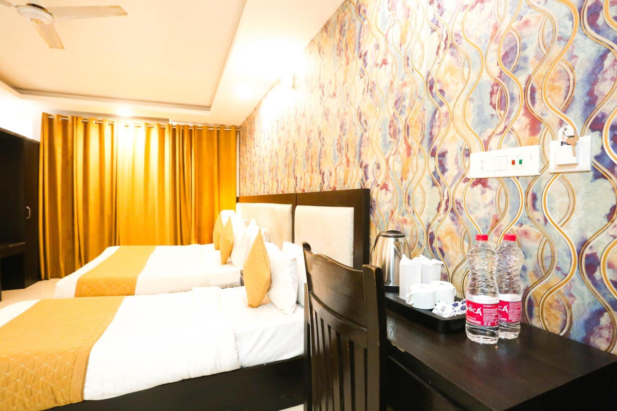 Hotel Aashiyana New Delhi Bagian luar foto