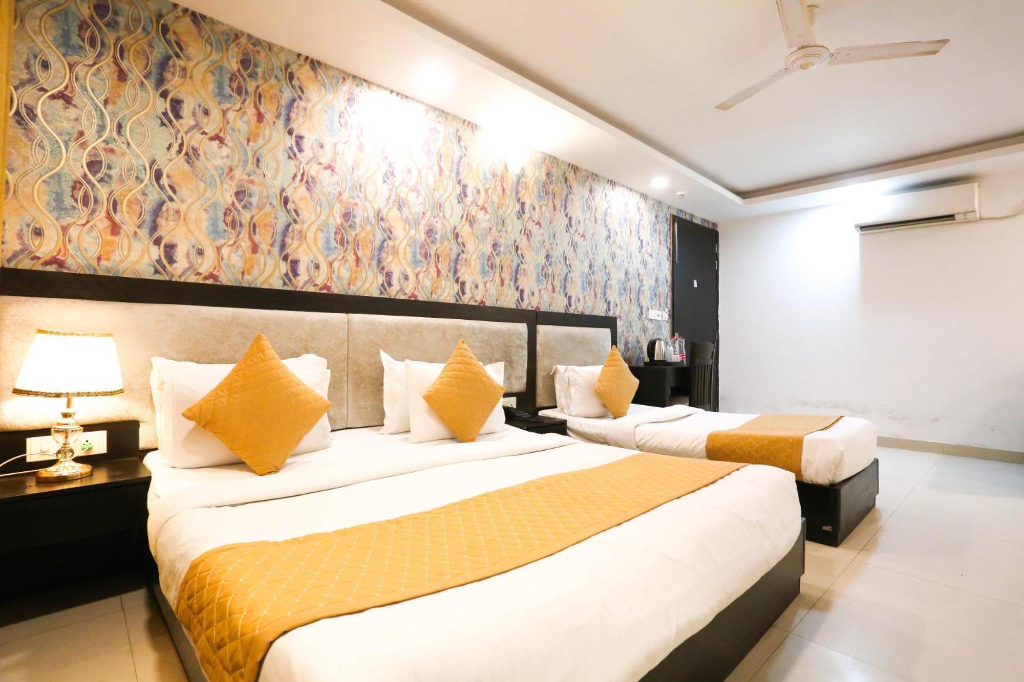 Hotel Aashiyana New Delhi Bagian luar foto