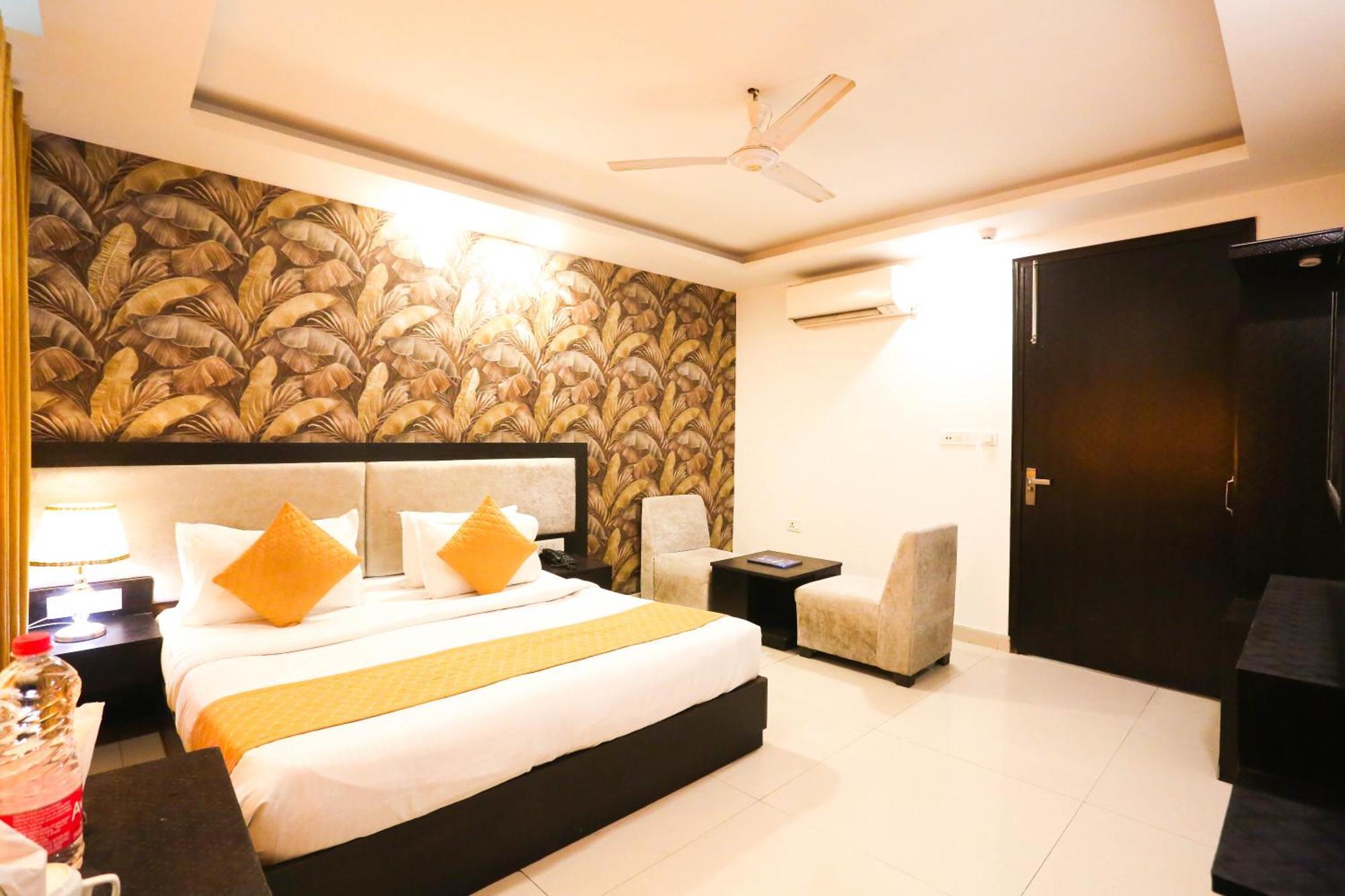 Hotel Aashiyana New Delhi Bagian luar foto