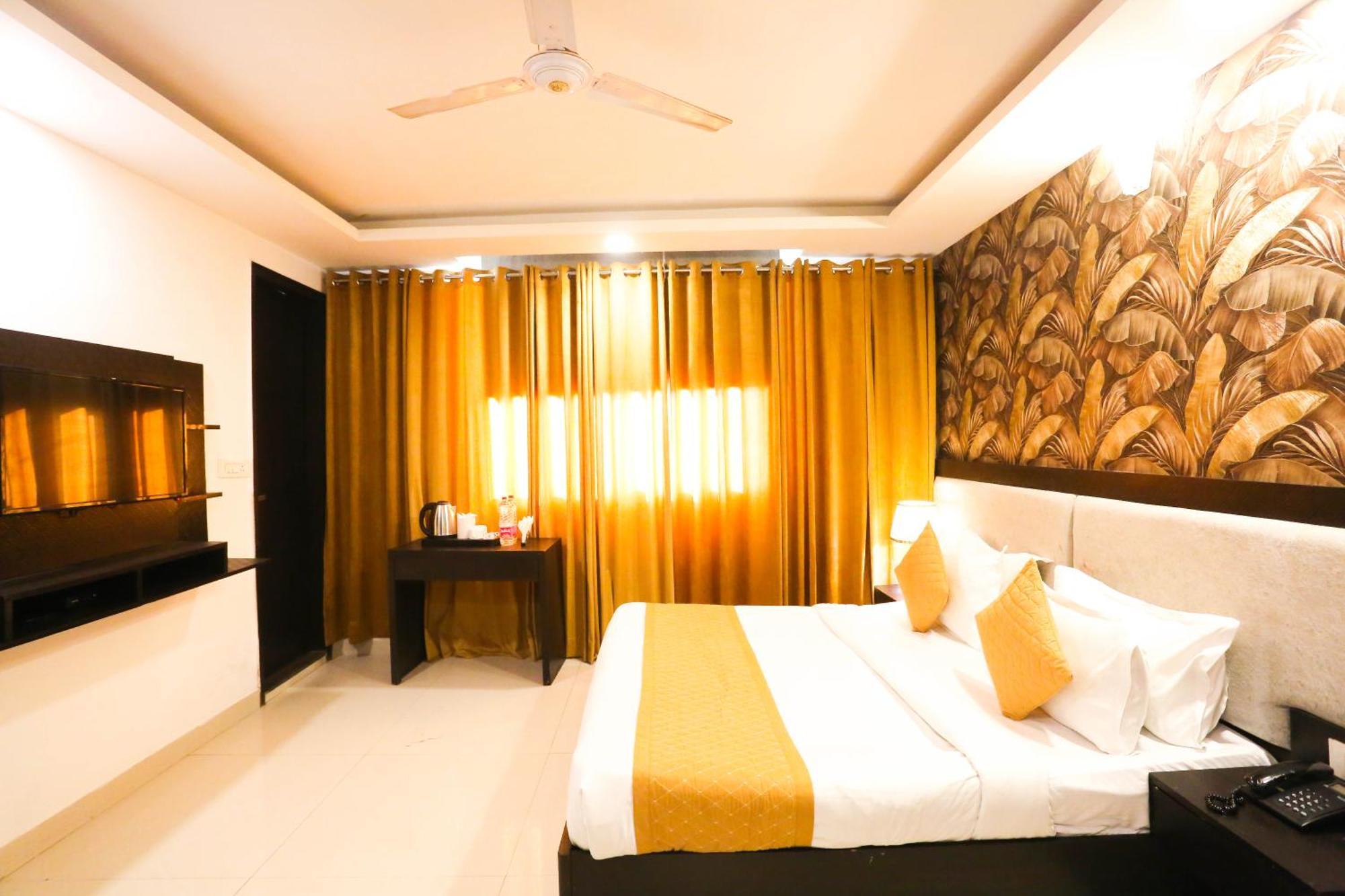 Hotel Aashiyana New Delhi Bagian luar foto