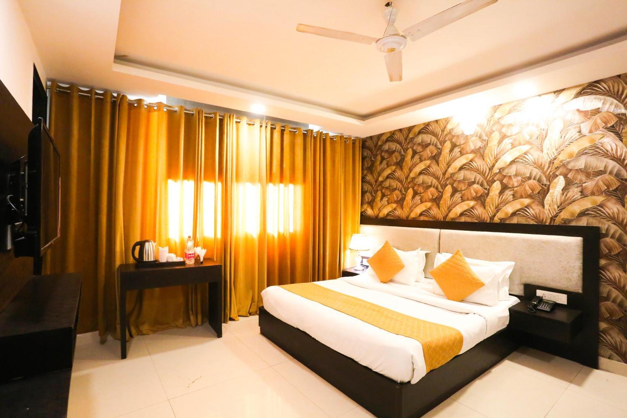 Hotel Aashiyana New Delhi Bagian luar foto