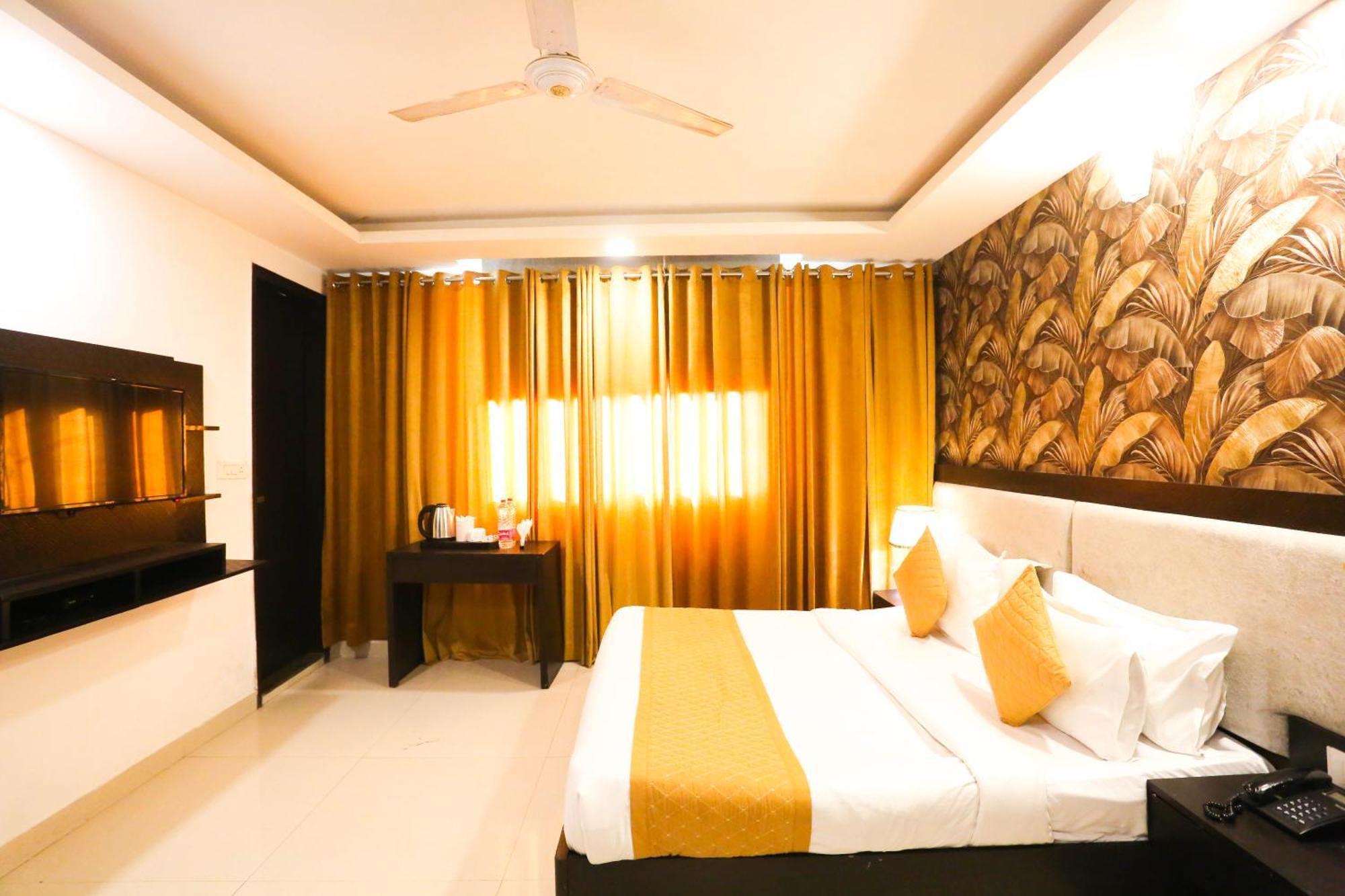 Hotel Aashiyana New Delhi Bagian luar foto